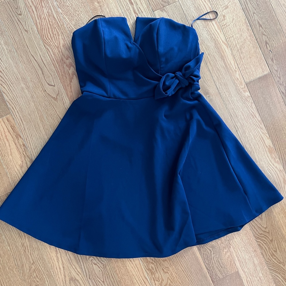Francesca’s strapless navy dress